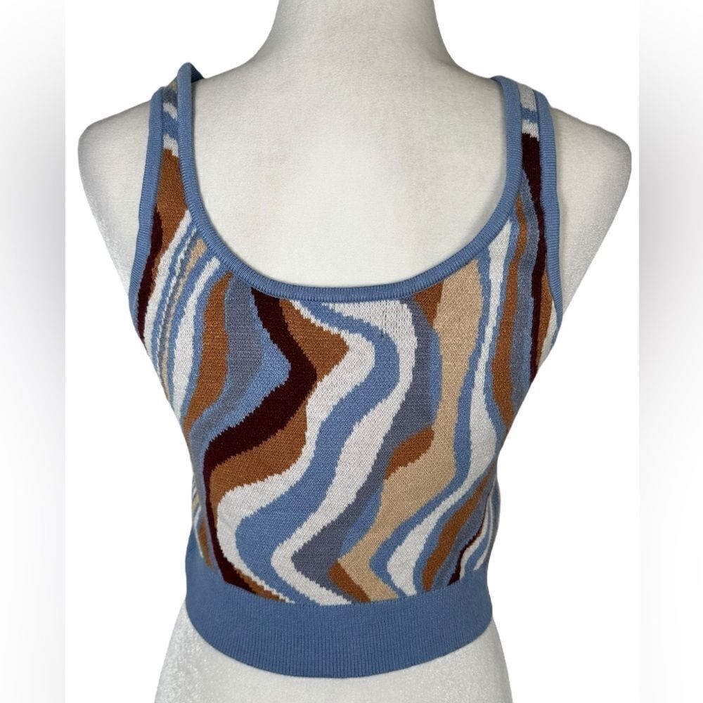 La Hearts Cropped Sweater Tank - Picture 5 of 7